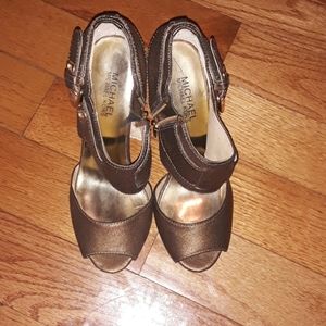 Michael Kors gold/bronze heels
